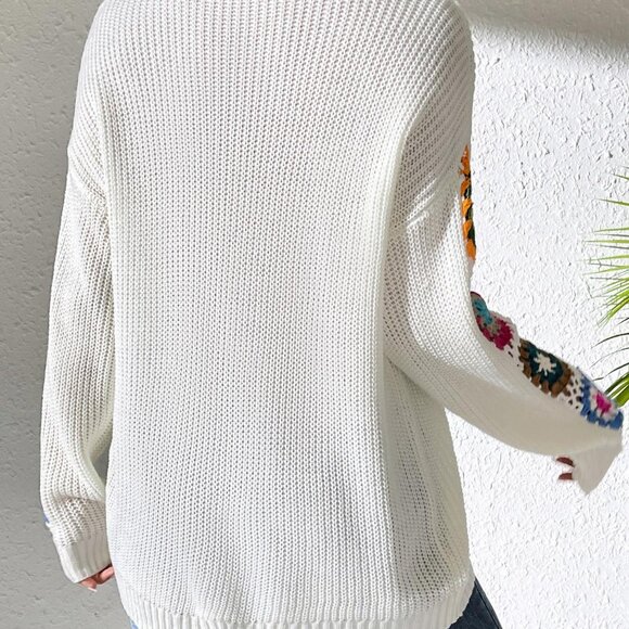 White Casual Women's V-Neck Stereo Hook Flower Lantern Sleeve Pullover Sweater - Picture 9 of 9